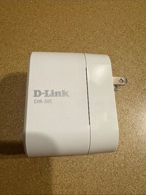 D-Link White Portable DIR-505 3 in 1 Modem, Wi-Fi Extender and Travel Adapter